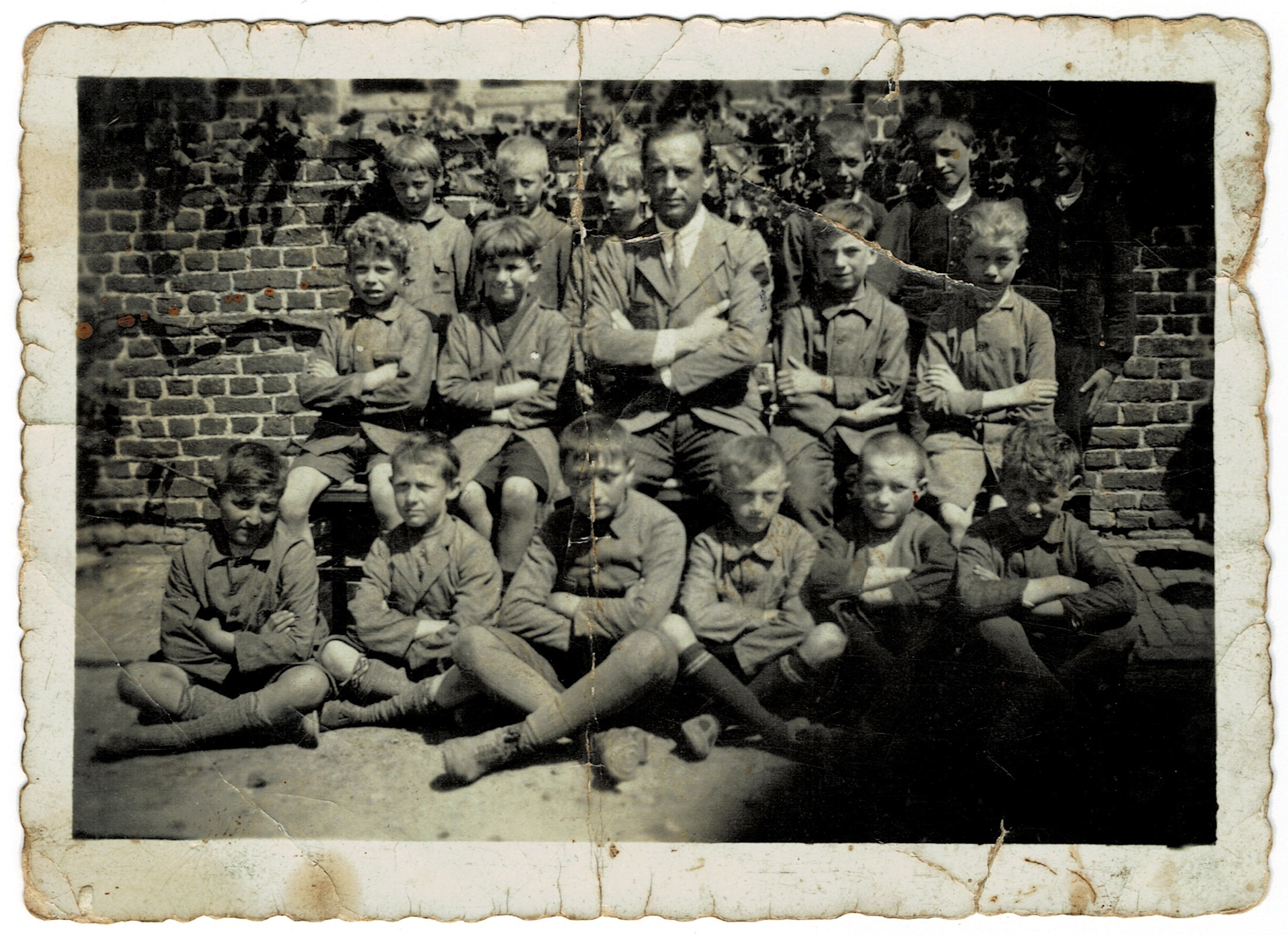 Klasfoto van meester Jozef Deconinck 